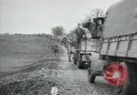 Immagine di Noi le truppe dell esercito francese con i bambini nella prima guerra mondiale Francia, 1918, secondo 58 filmato di repertorio 65675029238