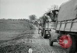 Immagine di Noi le truppe dell esercito francese con i bambini nella prima guerra mondiale Francia, 1918, secondo 59 filmato di repertorio 65675029238