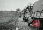 Immagine di Noi le truppe dell esercito francese con i bambini nella prima guerra mondiale Francia, 1918, secondo 62 filmato di repertorio 65675029238