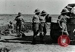 Image des troupes britanniques dans une position défensive Mésopotamie, 1917, de la seconde 28 séquences d'archives historiques vidéo 65675029249