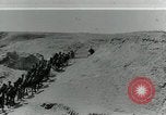 Standbild camel Caravan der britischen Truppen Palästina, 1918, aus Sekunde 14 historischem Filmmaterial Videoclip 65675029252