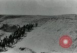 Standbild camel Caravan der britischen Truppen Palästina, 1918, aus Sekunde 16 historischem Filmmaterial Videoclip 65675029252