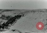 Standbild camel Caravan der britischen Truppen Palästina, 1918, aus Sekunde 17 historischem Filmmaterial Videoclip 65675029252