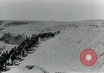 Standbild camel Caravan der britischen Truppen Palästina, 1918, aus Sekunde 20 historischem Filmmaterial Videoclip 65675029252