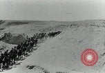 Standbild camel Caravan der britischen Truppen Palästina, 1918, aus Sekunde 24 historischem Filmmaterial Videoclip 65675029252