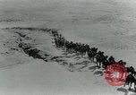 Standbild camel Caravan der britischen Truppen Palästina, 1918, aus Sekunde 28 historischem Filmmaterial Videoclip 65675029252
