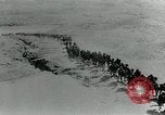 Standbild camel Caravan der britischen Truppen Palästina, 1918, aus Sekunde 29 historischem Filmmaterial Videoclip 65675029252