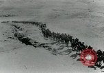 Standbild camel Caravan der britischen Truppen Palästina, 1918, aus Sekunde 31 historischem Filmmaterial Videoclip 65675029252