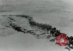 Standbild camel Caravan der britischen Truppen Palästina, 1918, aus Sekunde 32 historischem Filmmaterial Videoclip 65675029252