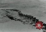 Standbild camel Caravan der britischen Truppen Palästina, 1918, aus Sekunde 33 historischem Filmmaterial Videoclip 65675029252