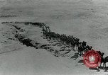 Standbild camel Caravan der britischen Truppen Palästina, 1918, aus Sekunde 34 historischem Filmmaterial Videoclip 65675029252