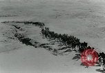 Standbild camel Caravan der britischen Truppen Palästina, 1918, aus Sekunde 36 historischem Filmmaterial Videoclip 65675029252