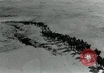 Standbild camel Caravan der britischen Truppen Palästina, 1918, aus Sekunde 43 historischem Filmmaterial Videoclip 65675029252