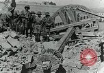 Standbild camel Caravan der britischen Truppen Palästina, 1918, aus Sekunde 46 historischem Filmmaterial Videoclip 65675029252