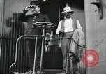 Standbild mexikanische Armee Truppen Abfahrt Mexiko Stadt entlang der Eisenbahn Mexico City Mexiko, 1914, aus Sekunde 7 historischem Filmmaterial Videoclip 65675029259