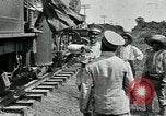 Standbild mexikanische Armee Truppen Abfahrt Mexiko Stadt entlang der Eisenbahn Mexico City Mexiko, 1914, aus Sekunde 11 historischem Filmmaterial Videoclip 65675029259