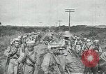 Standbild mexikanische Armee Truppen Abfahrt Mexiko Stadt entlang der Eisenbahn Mexico City Mexiko, 1914, aus Sekunde 30 historischem Filmmaterial Videoclip 65675029259