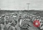 Standbild mexikanische Armee Truppen Abfahrt Mexiko Stadt entlang der Eisenbahn Mexico City Mexiko, 1914, aus Sekunde 34 historischem Filmmaterial Videoclip 65675029259