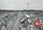 Standbild mexikanische Armee Truppen Abfahrt Mexiko Stadt entlang der Eisenbahn Mexico City Mexiko, 1914, aus Sekunde 35 historischem Filmmaterial Videoclip 65675029259