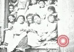Image Les femmes mexicaines et les enfants des soldats fédéraux Mexico Mexique, 1914, de la seconde 4 séquences d'archives historiques vidéo 65675029260