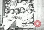Image Les femmes mexicaines et les enfants des soldats fédéraux Mexico Mexique, 1914, de la seconde 5 séquences d'archives historiques vidéo 65675029260