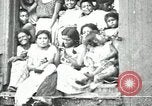 Image Les femmes mexicaines et les enfants des soldats fédéraux Mexico Mexique, 1914, de la seconde 7 séquences d'archives historiques vidéo 65675029260