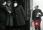Immagine di Orso polare funzionari della spedizione Arkhangelsk Russia, 1918, secondo 4 filmato di repertorio 65675029273