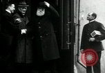 Immagine di Orso polare funzionari della spedizione Arkhangelsk Russia, 1918, secondo 5 filmato di repertorio 65675029273