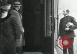 Immagine di Orso polare funzionari della spedizione Arkhangelsk Russia, 1918, secondo 8 filmato di repertorio 65675029273