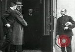 Immagine di Orso polare funzionari della spedizione Arkhangelsk Russia, 1918, secondo 9 filmato di repertorio 65675029273