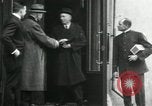 Immagine di Orso polare funzionari della spedizione Arkhangelsk Russia, 1918, secondo 10 filmato di repertorio 65675029273