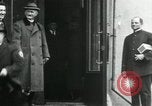 Immagine di Orso polare funzionari della spedizione Arkhangelsk Russia, 1918, secondo 13 filmato di repertorio 65675029273
