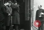 Immagine di Orso polare funzionari della spedizione Arkhangelsk Russia, 1918, secondo 25 filmato di repertorio 65675029273