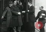 Immagine di Orso polare funzionari della spedizione Arkhangelsk Russia, 1918, secondo 36 filmato di repertorio 65675029273