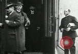 Immagine di Orso polare funzionari della spedizione Arkhangelsk Russia, 1918, secondo 38 filmato di repertorio 65675029273