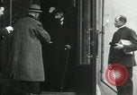Immagine di Orso polare funzionari della spedizione Arkhangelsk Russia, 1918, secondo 41 filmato di repertorio 65675029273