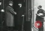 Immagine di Orso polare funzionari della spedizione Arkhangelsk Russia, 1918, secondo 42 filmato di repertorio 65675029273