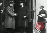 Immagine di Orso polare funzionari della spedizione Arkhangelsk Russia, 1918, secondo 43 filmato di repertorio 65675029273