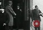 Immagine di Orso polare funzionari della spedizione Arkhangelsk Russia, 1918, secondo 46 filmato di repertorio 65675029273
