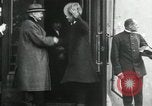 Immagine di Orso polare funzionari della spedizione Arkhangelsk Russia, 1918, secondo 47 filmato di repertorio 65675029273