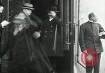Immagine di Orso polare funzionari della spedizione Arkhangelsk Russia, 1918, secondo 49 filmato di repertorio 65675029273