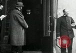 Immagine di Orso polare funzionari della spedizione Arkhangelsk Russia, 1918, secondo 52 filmato di repertorio 65675029273