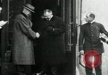 Immagine di Orso polare funzionari della spedizione Arkhangelsk Russia, 1918, secondo 54 filmato di repertorio 65675029273