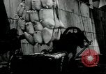 Standbild Entladen Mehl Taschen aus Frachter Erzengel Russland, 1918, aus Sekunde 19 historischem Filmmaterial Videoclip 65675029275