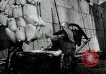 Standbild Entladen Mehl Taschen aus Frachter Erzengel Russland, 1918, aus Sekunde 30 historischem Filmmaterial Videoclip 65675029275