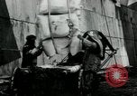 Standbild Entladen Mehl Taschen aus Frachter Erzengel Russland, 1918, aus Sekunde 33 historischem Filmmaterial Videoclip 65675029275