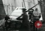 Standbild Entladen Mehl Taschen aus Frachter Erzengel Russland, 1918, aus Sekunde 55 historischem Filmmaterial Videoclip 65675029275