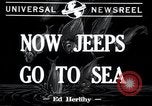 Standbild amphibious Jeeps United States USA, 1943, aus Sekunde 4 historischem Filmmaterial Videoclip 65675029285