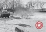 Standbild amphibious Jeeps United States USA, 1943, aus Sekunde 10 historischem Filmmaterial Videoclip 65675029285