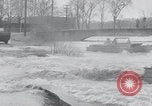 Standbild amphibious Jeeps United States USA, 1943, aus Sekunde 13 historischem Filmmaterial Videoclip 65675029285